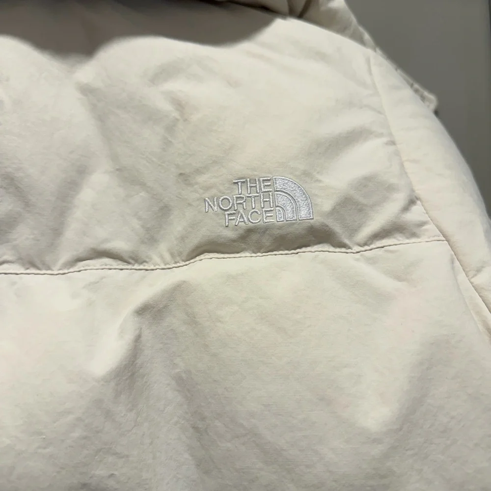 The North Face Ivory Puffer Jacket - Picture 5 of 7